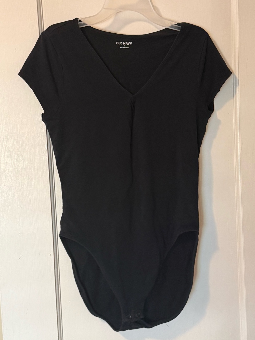 Old Navy Black V-Neck Cap Sleeve Bodysuit (M)
